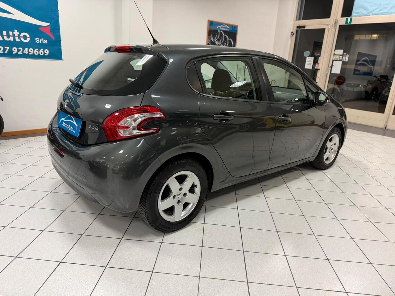 Peugeot 208 1.2 b X NEOPATENTATI 2014