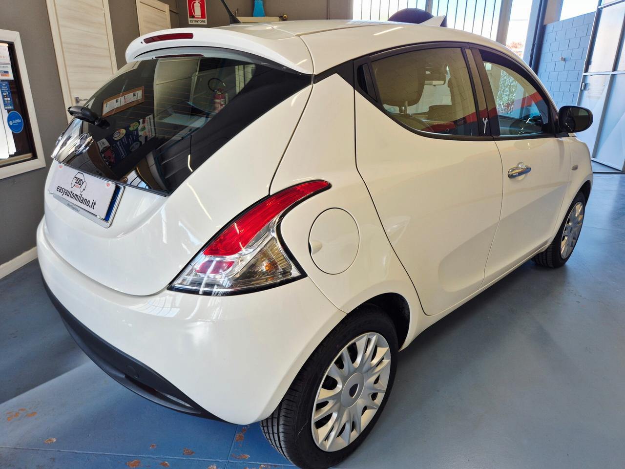 Lancia Ypsilon 1.2 69 CV 5 porte SILVER