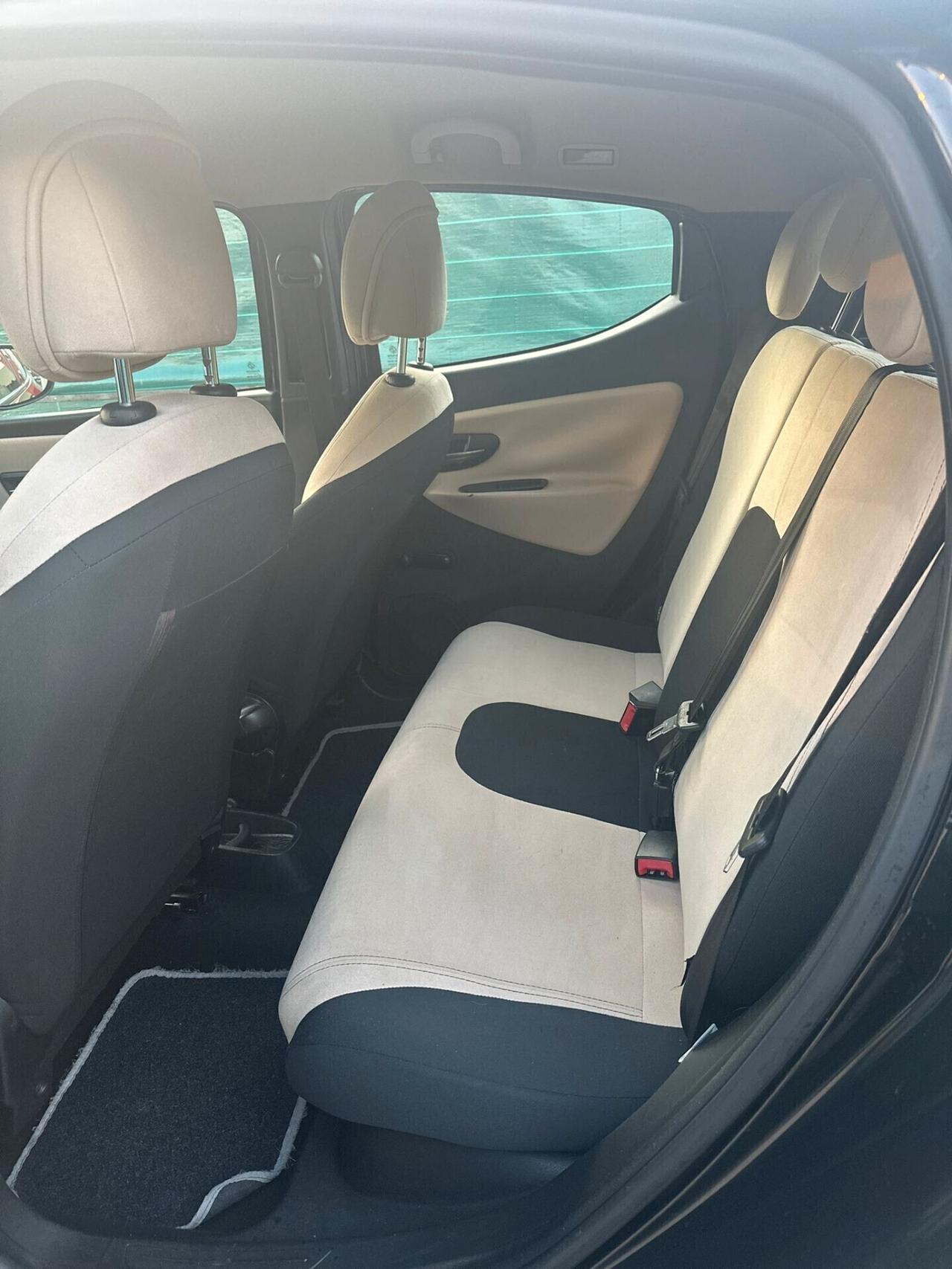 Lancia Ypsilon Platinim ! 2015 1.2 Benz/Gpl