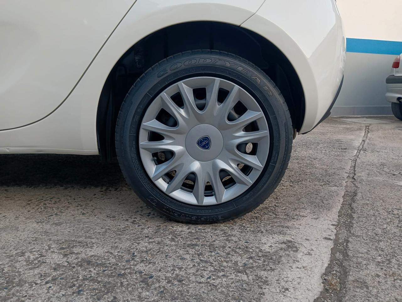 Lancia Ypsilon 1.2 69 CV 5 porte S&S Silver
