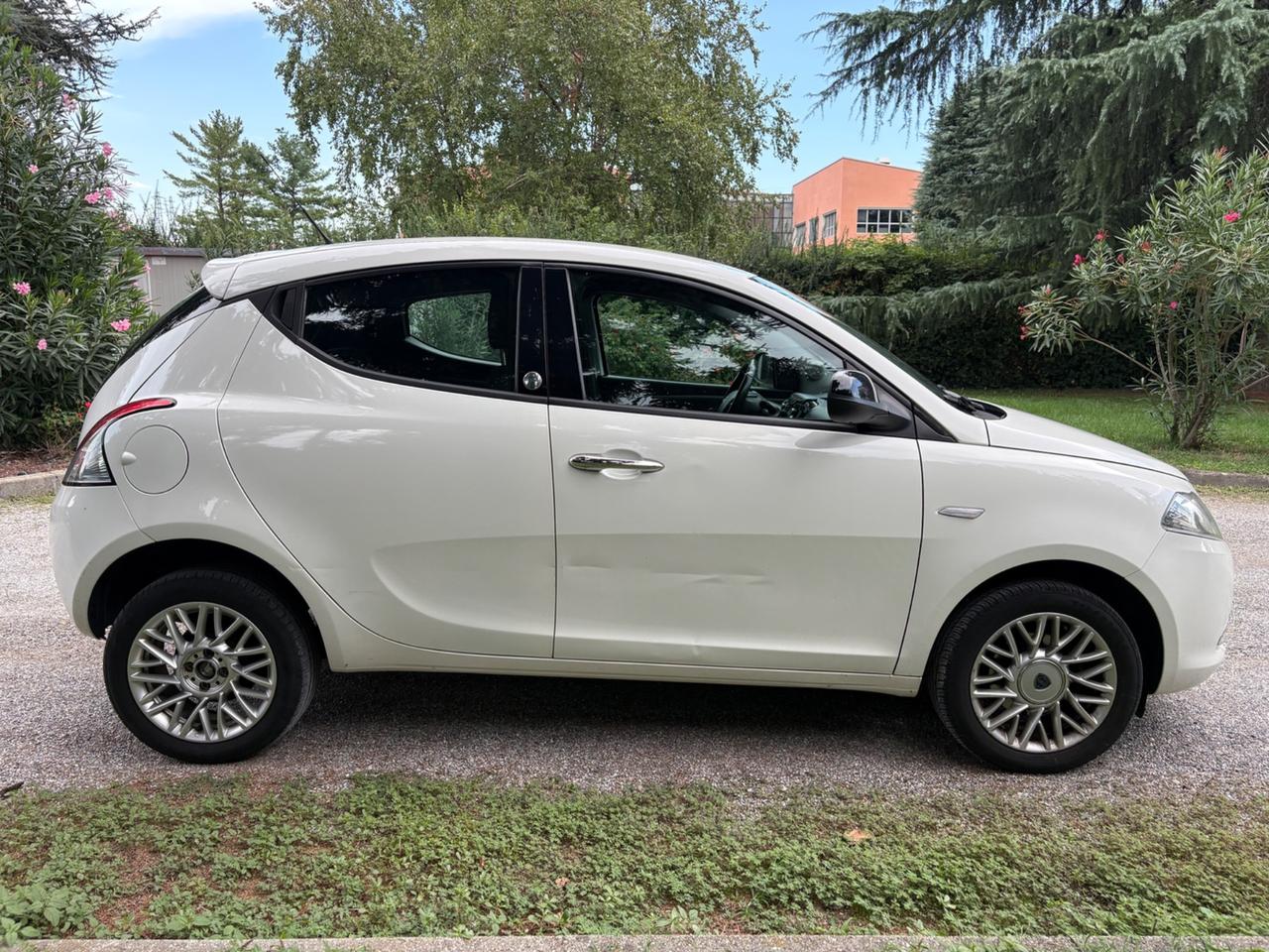 Lancia Ypsilon 0.9 TwinAir 85 CV 5 porte Metano Ecochic Gold