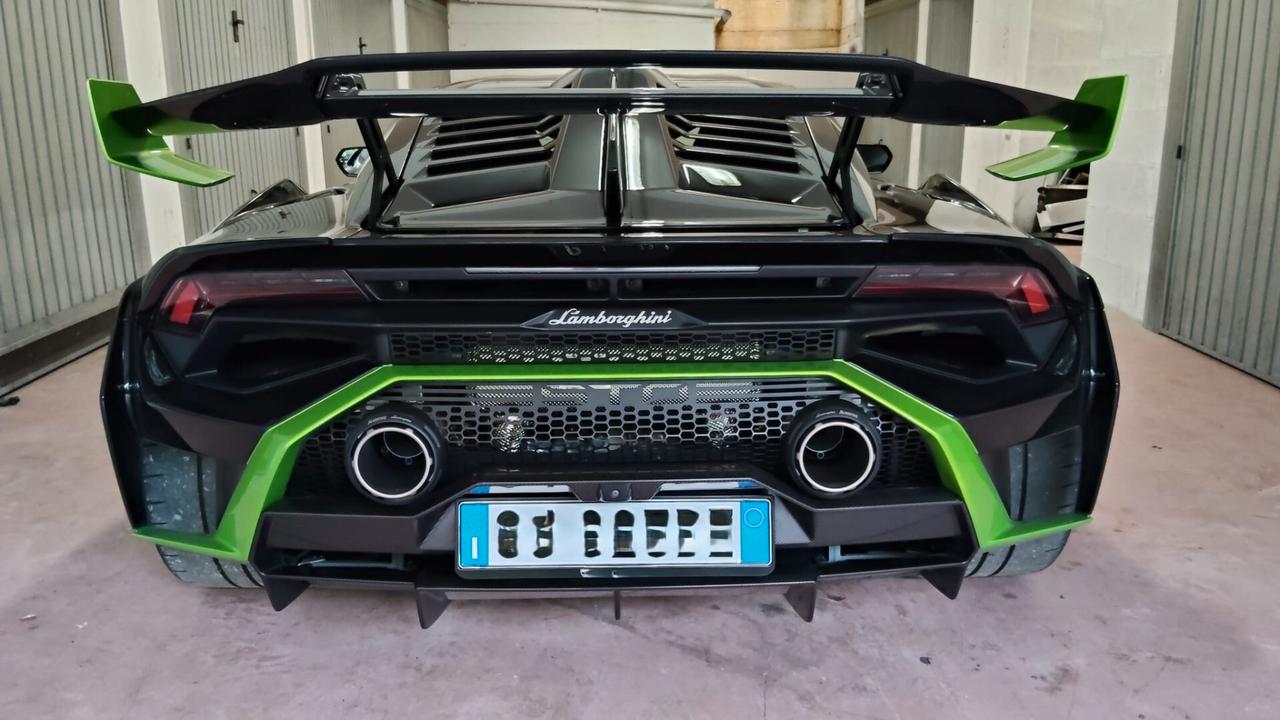 LAMBORGHINI HURACÁN STO - AKRAPOVIC