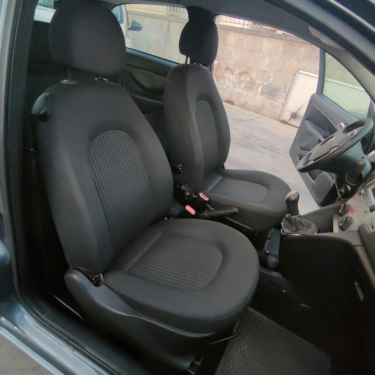 Lancia Ypsilon 1.3 MJT 75 CV Platino