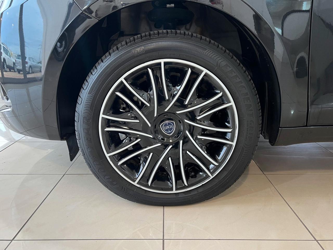 Lancia Ypsilon 1.0 FireFly 5 porte S&S Hybrid Gold