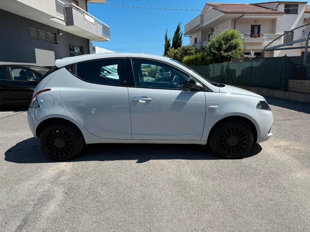 Lancia Ypsilon III 1.2 Silver Gpl 69cv