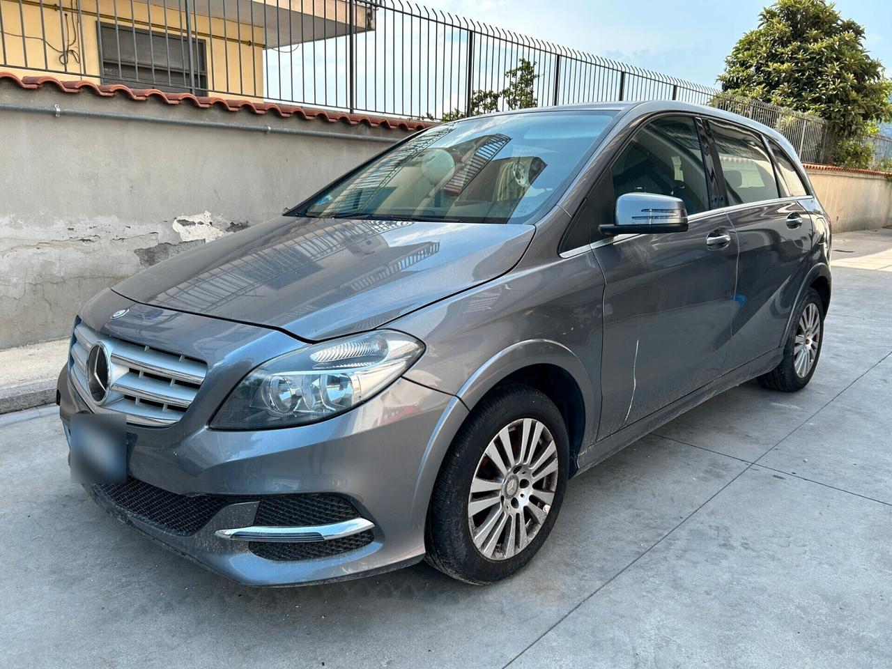 Mercedes-benz B 200 NGD - 2014 Incidentata