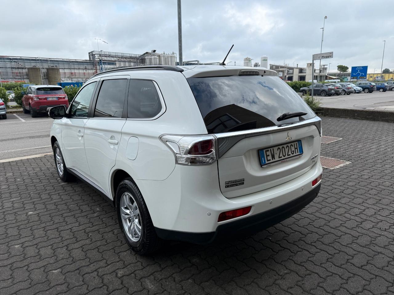 Mitsubishi Outlander 2.2 DI-D 2WD Intense, POCHISSIMI KM