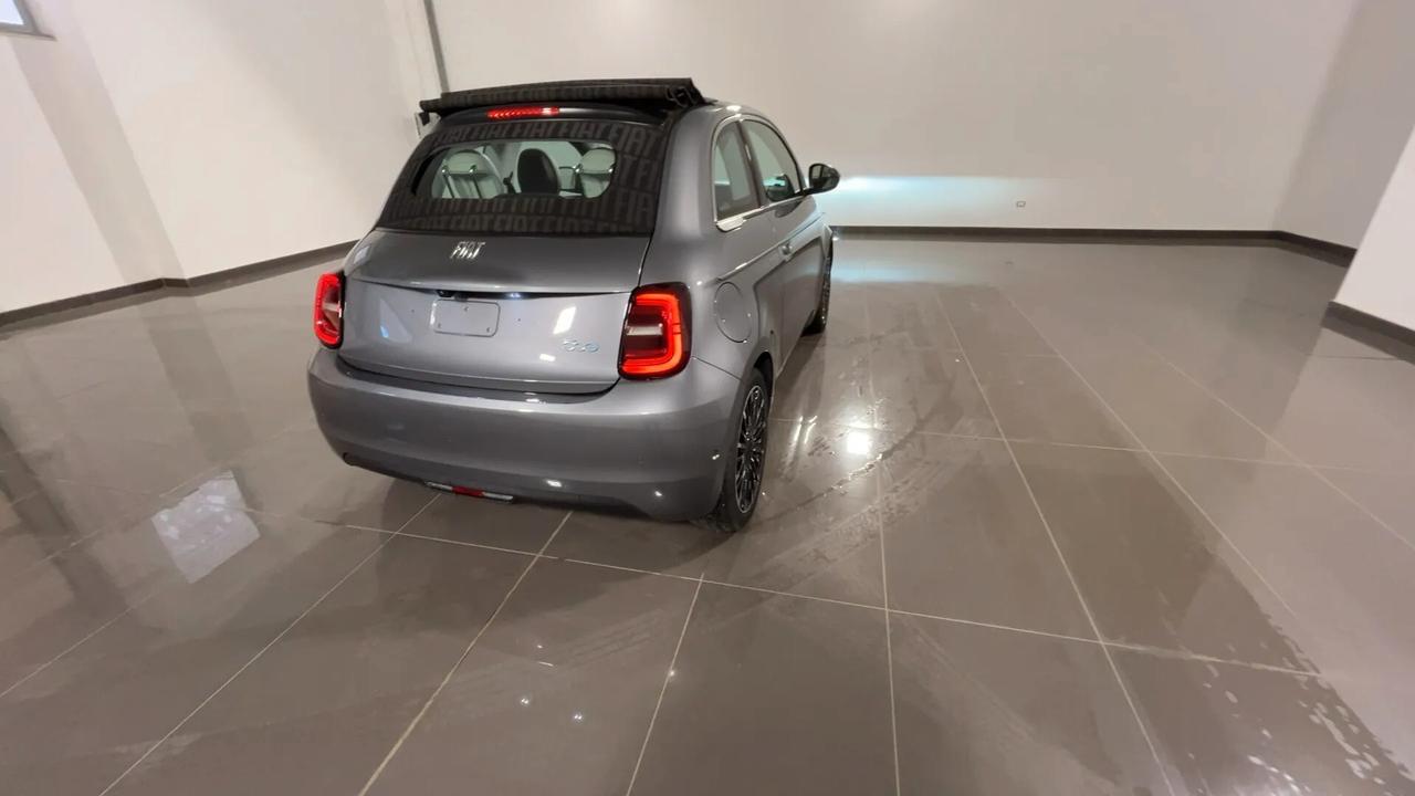 Fiat 500 500e Cabrio 42 kWh La Prima
