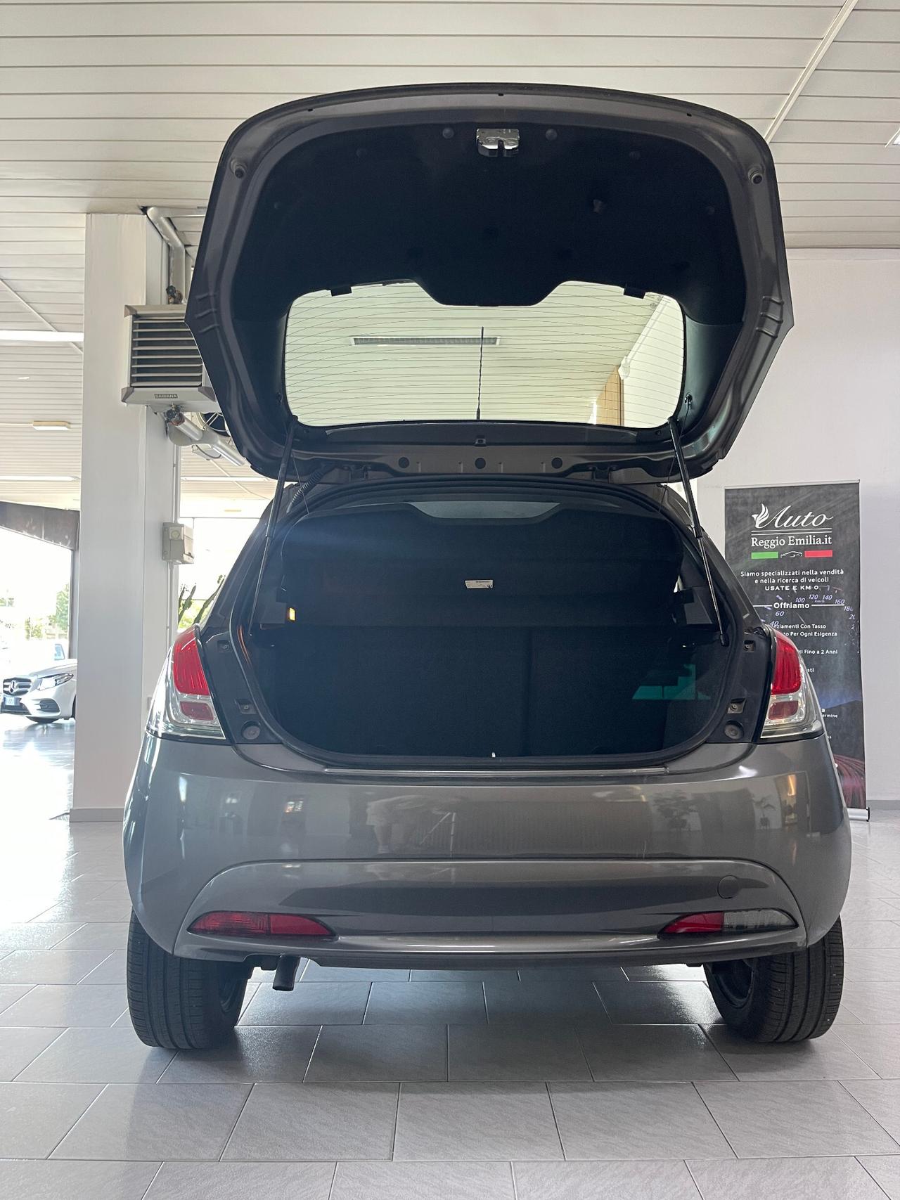 Lancia Ypsilon 1.2 69 CV 5 porte GPL Ecochic Gold