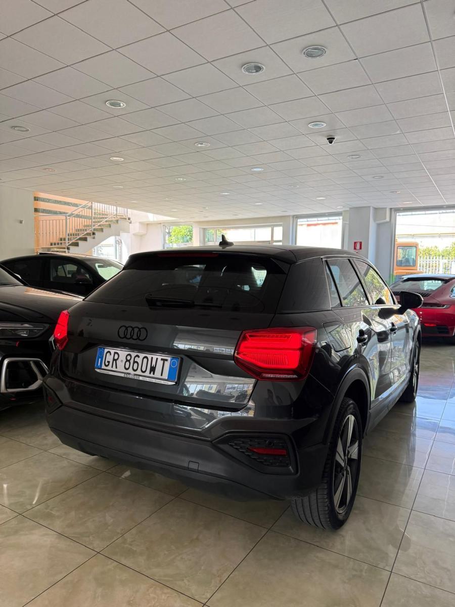 AUDI - Q2 - 30 TDI S tronic Identity Black