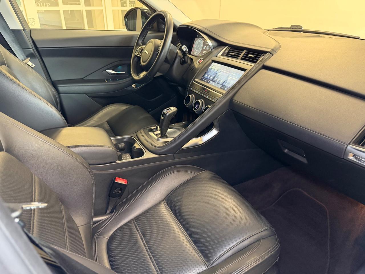 Jaguar E-Pace 2.0D 180 CV AWD aut. R-Dynamic SE