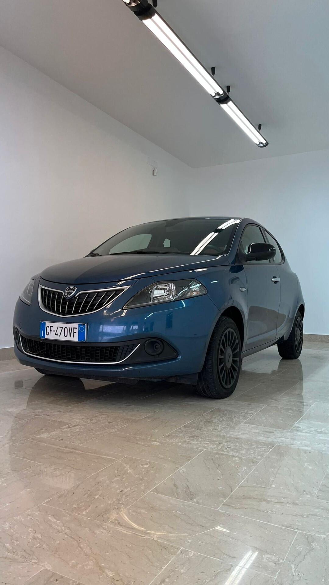 Lancia Ypsilon 1.0 FireFly 5 porte S&S Hybrid Ecochic Silver