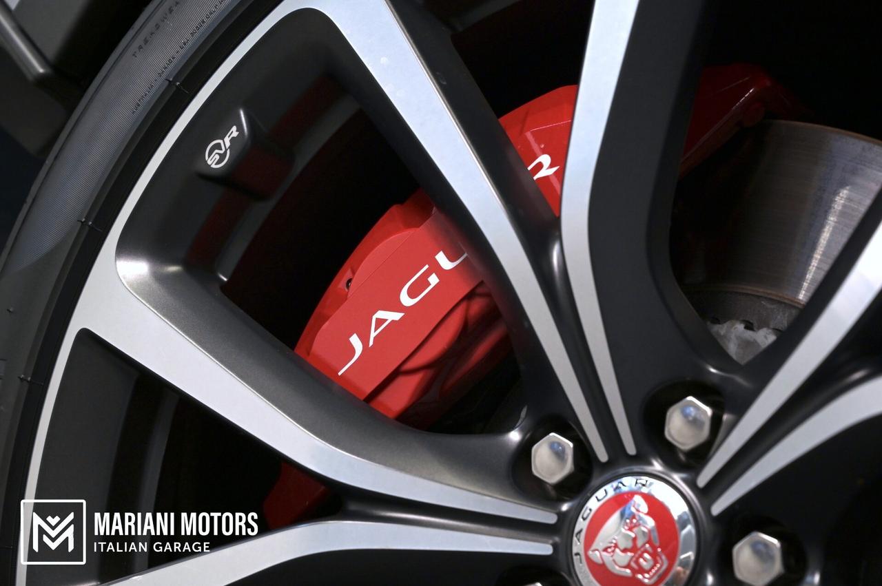 Jaguar F-Pace SVR