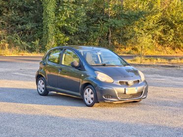 Toyota Aygo 1.0 12V VVT-i 5 porte Deep Ocean Connect E5 Manuale NEO 2012