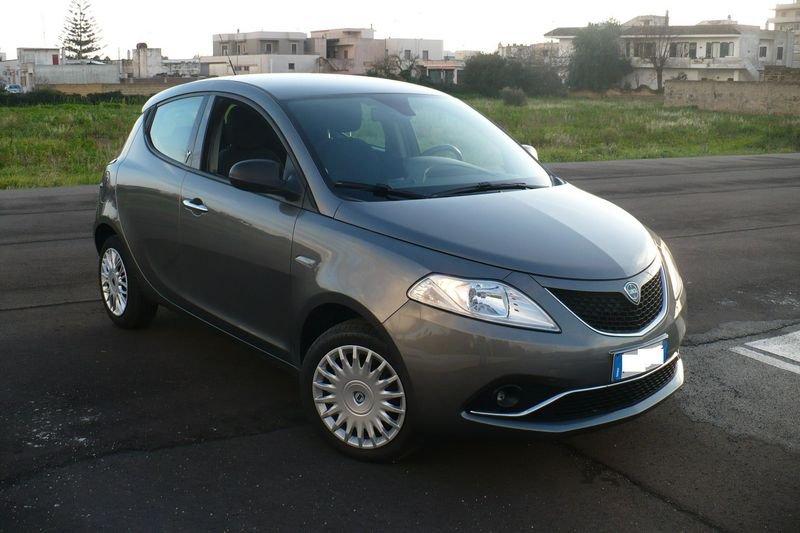 Lancia Ypsilon Ypsilon 1.2 69 CV 5 porte Silver