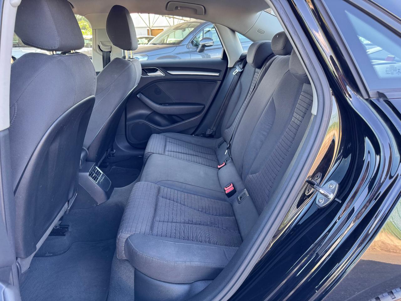 Audi A3 Sedan 1.6 TDI clean diesel S tronic Ambition