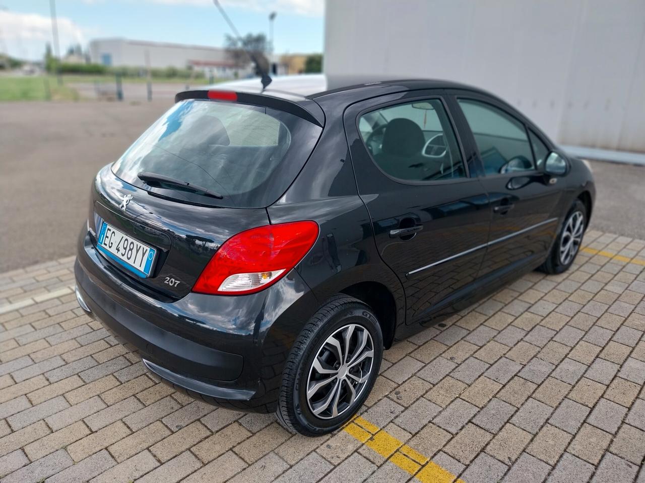 Peugeot 207 1.4 HDi 70CV 5p. Active