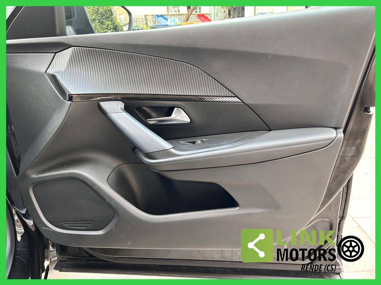 Peugeot 2008 PureTech 100 S&S Allure Navi Pack 09/2020