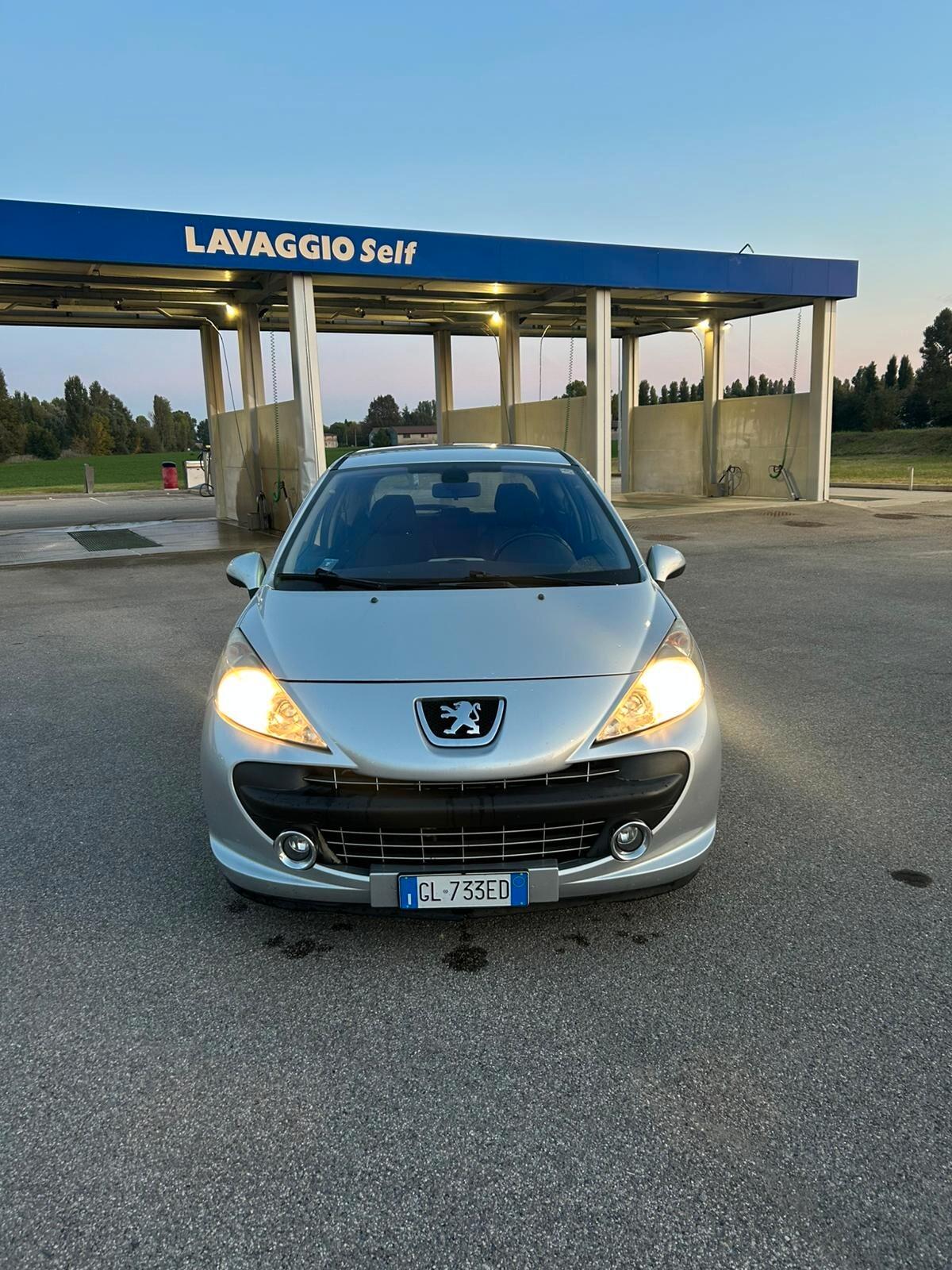 Peugeot 207 1.4 VTi 128000 km pari al nuovo unico proprietario