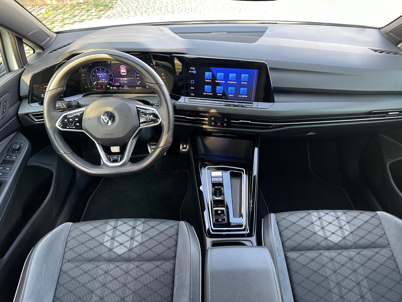 Volkswagen Golf 1.5 eTSI 150 CV EVO ACT DSG R-Line