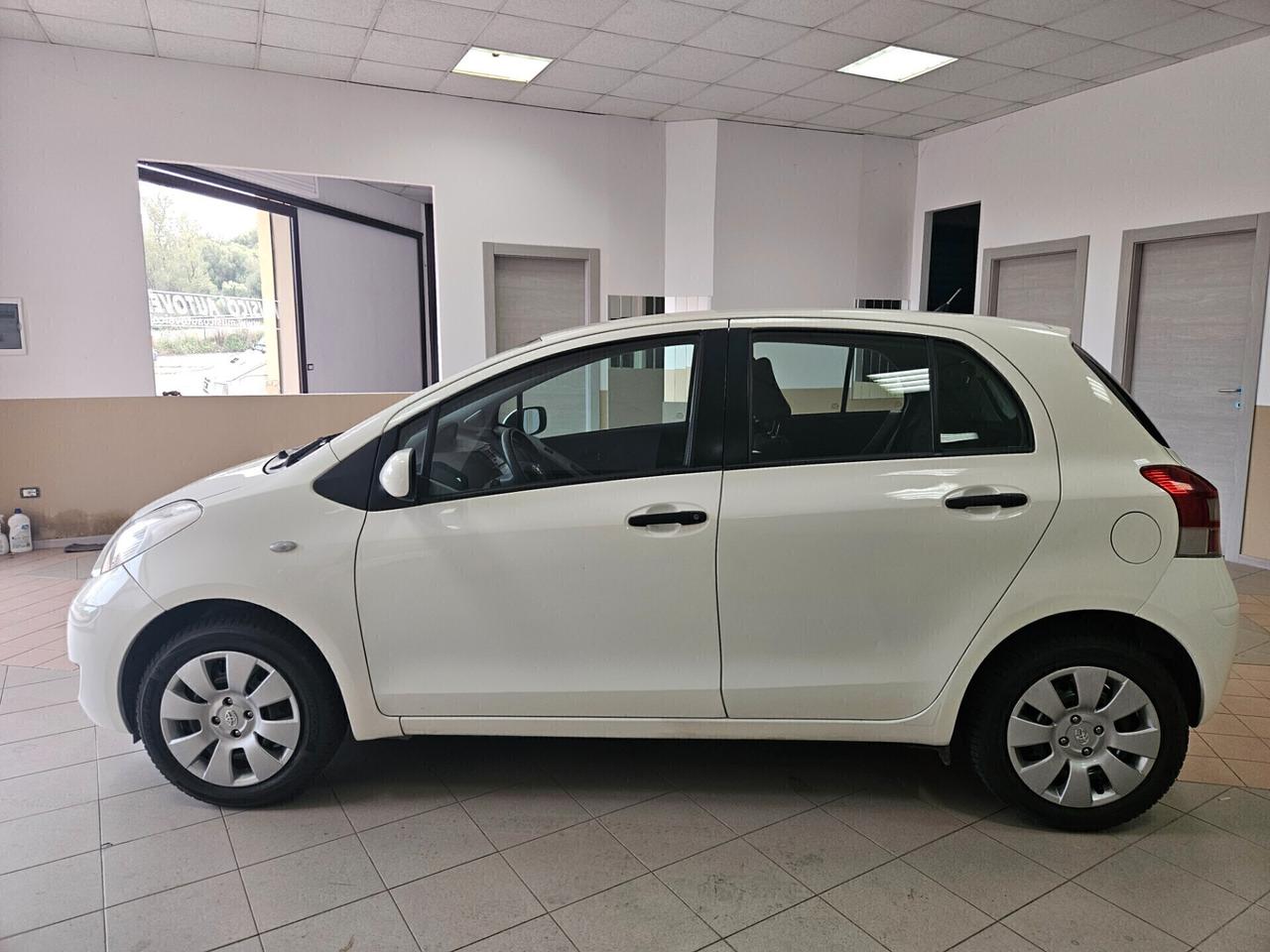 Toyota Yaris 1.0 5 porte Sol