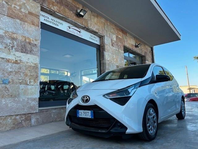 Toyota Aygo Connect 1.0 VVT-i 72 CV 5 porte x-cool