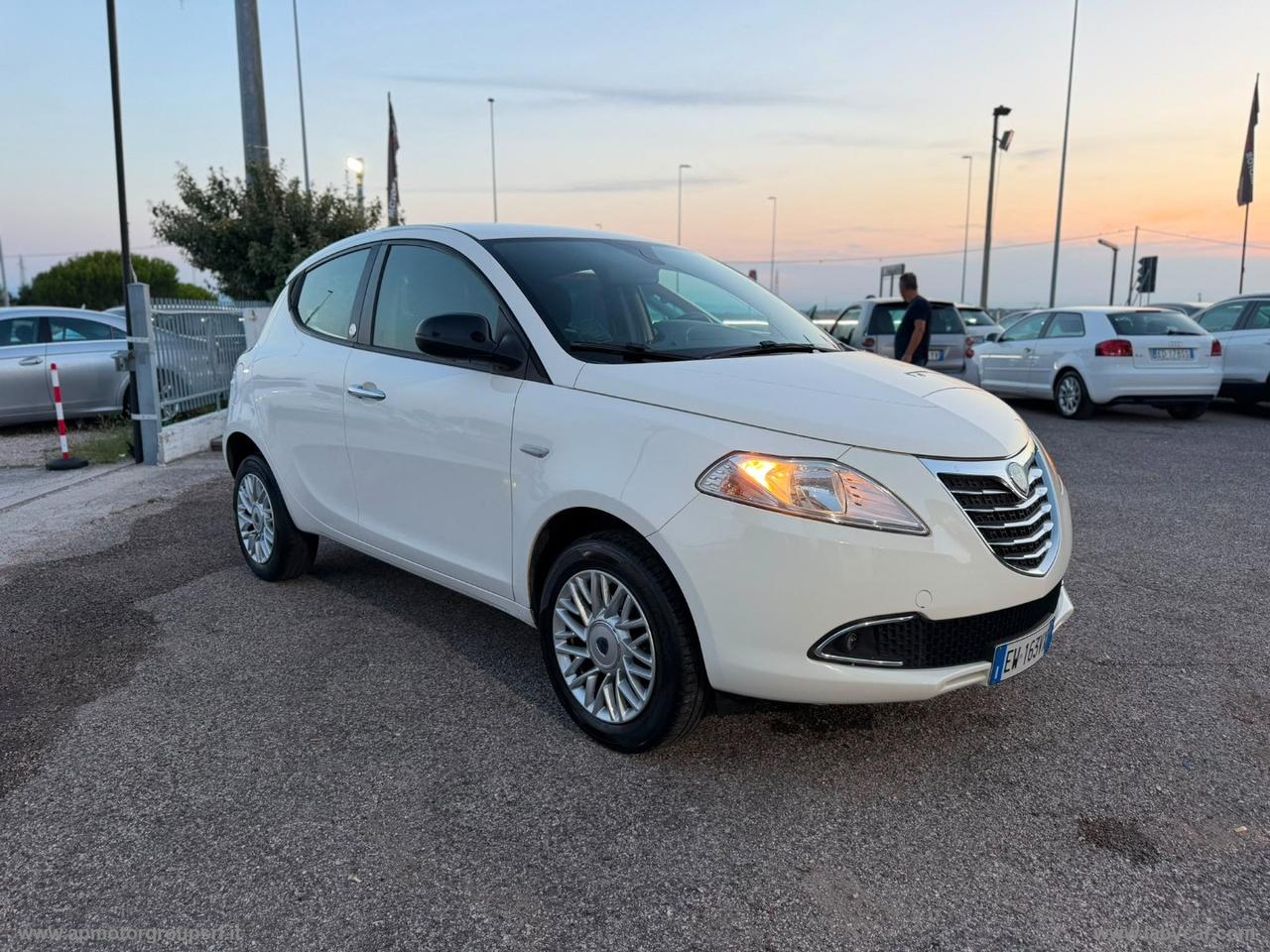 LANCIA Ypsilon 0.9 T.Air 85CV 5p. Met.Ec. Gold
