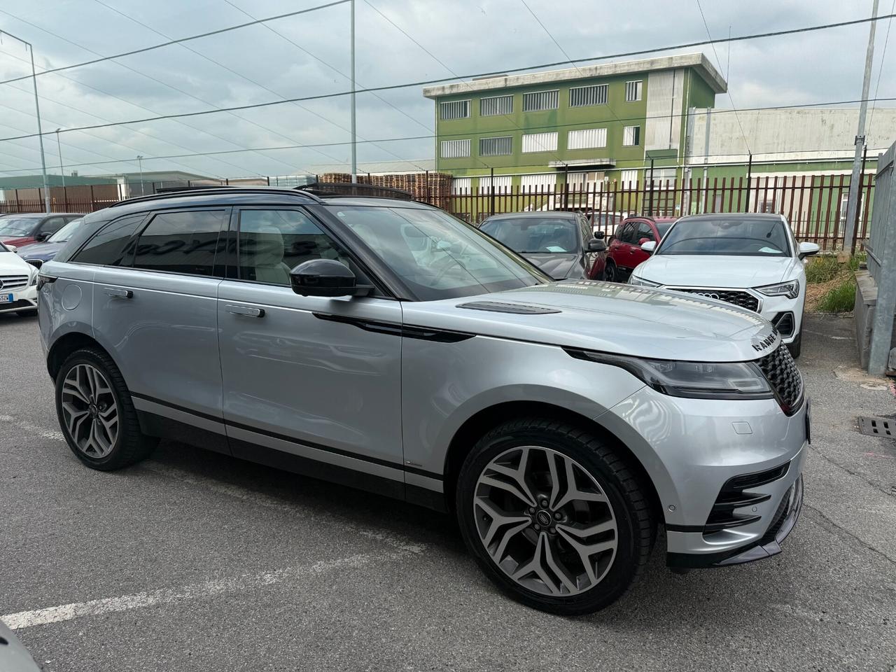 Land Rover Range Rover Velar 2.0d i4 R-Dynamic HSE 240cv TETTO PANORAMICO