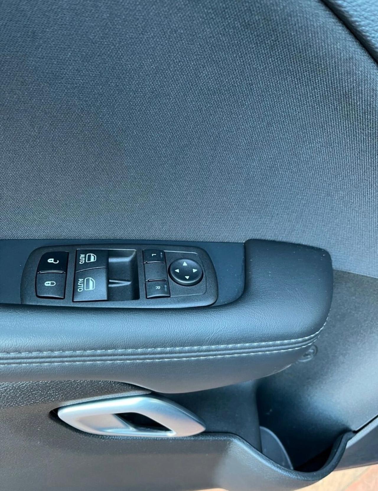 Dodge Challenger 3.6 sxt v6 Coupe C Automatico