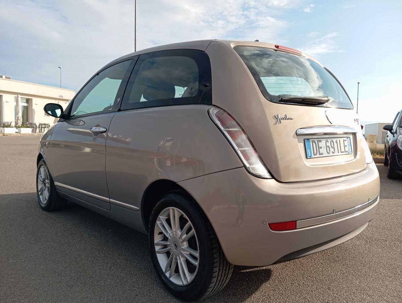 Lancia Ypsilon 1.3 MJT 75 CV Oro Giallo