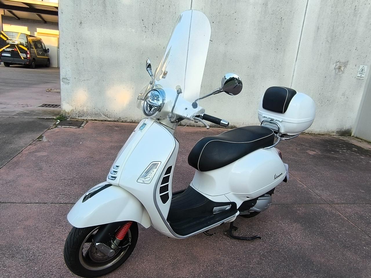 Piaggio Vespa 300 GTS hpe SUPER ABS