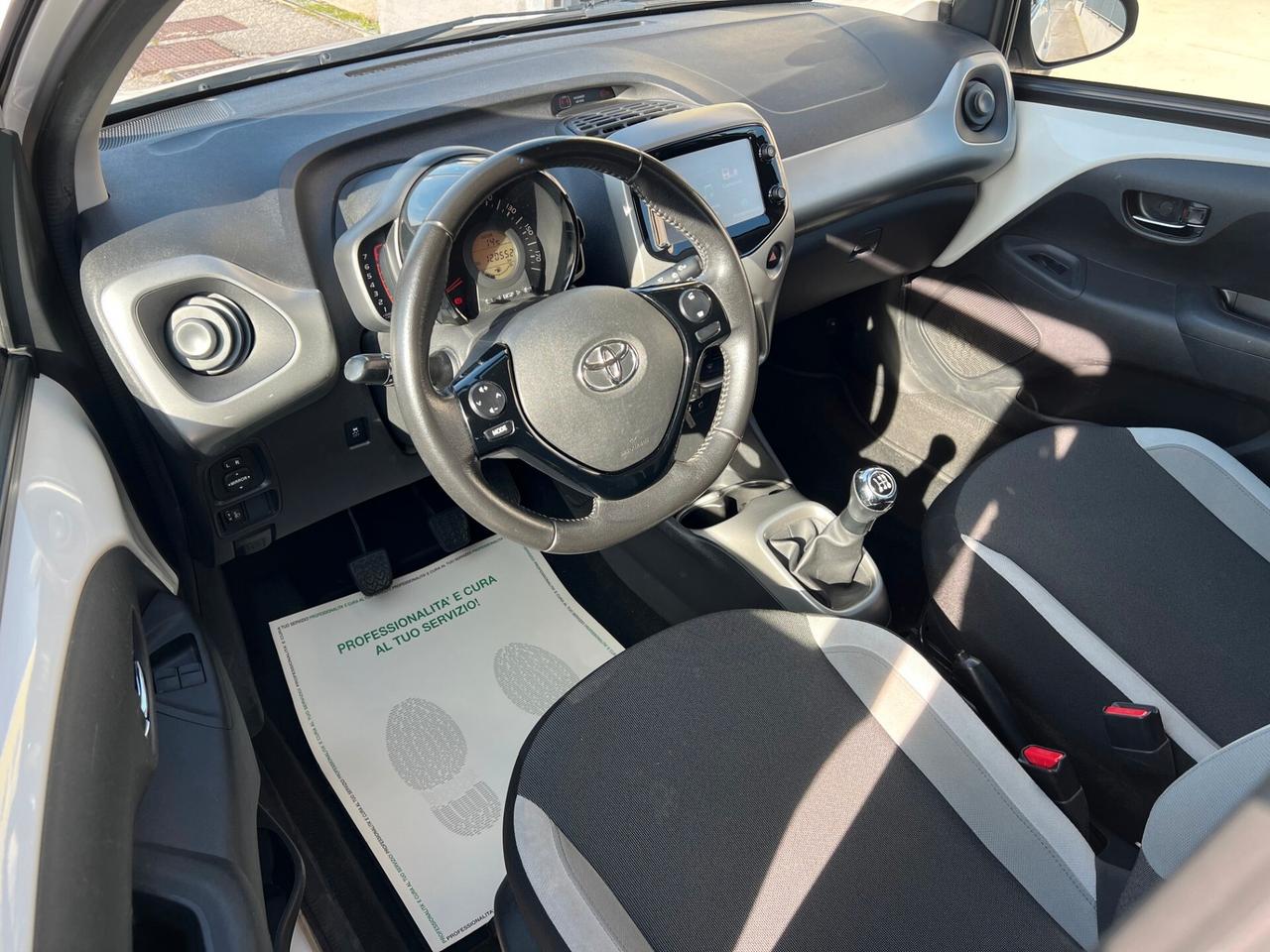 Toyota Aygo 1.0 VVT-i 69 CV 5 porte x-pure / OK NEOPATENTATI