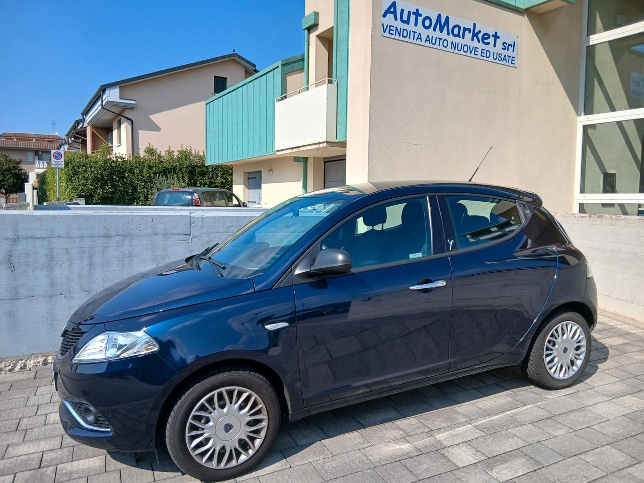 Lancia Ypsilon 1.2 69 CV 5 porte Gold ok per neopatentati a € 169 mese
