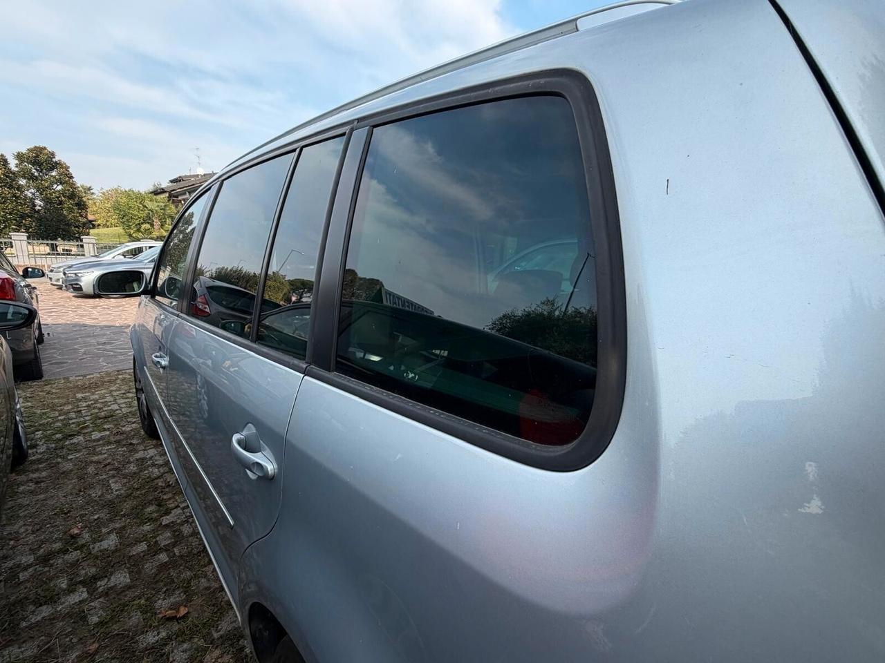 Volkswagen Touran 2.0 Trendline Ecofuel 7 POSTI NEOPATENTATI