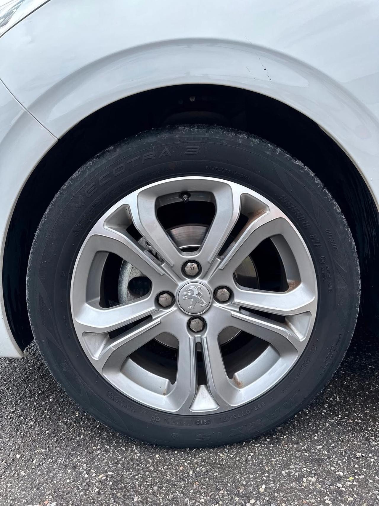 Peugeot 208 1.2 VTi 82 CV 5 porte Active NEOPATENTATI