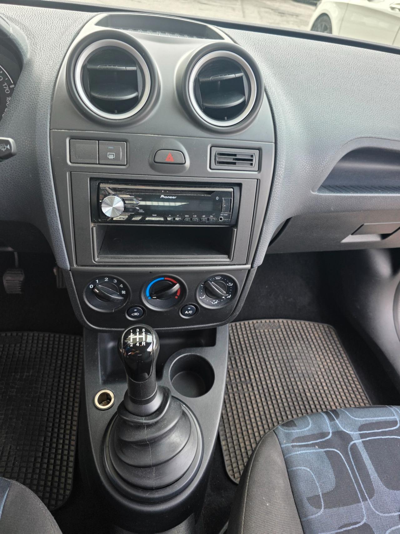 Ford Fiesta 1.4 TDCi 3p. Van con 232.000km Neopatentati ok