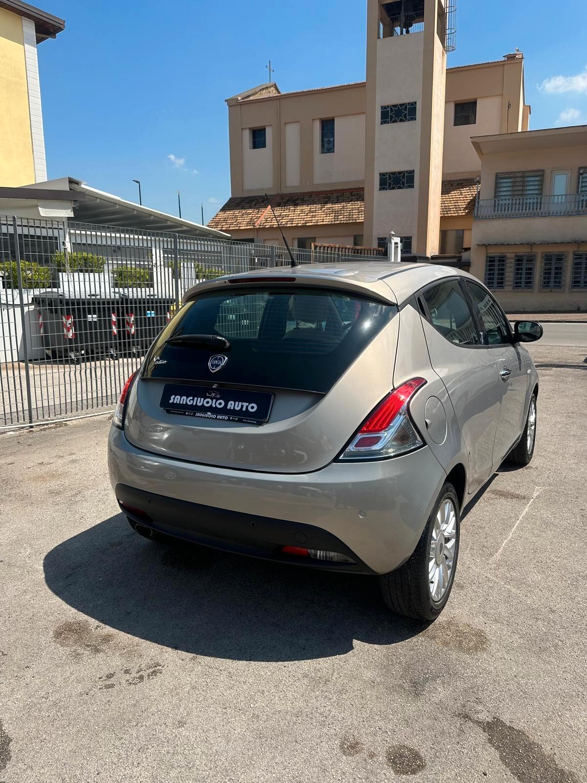 Lancia Ypsilon 1.2 69 CV 5 porte Silver