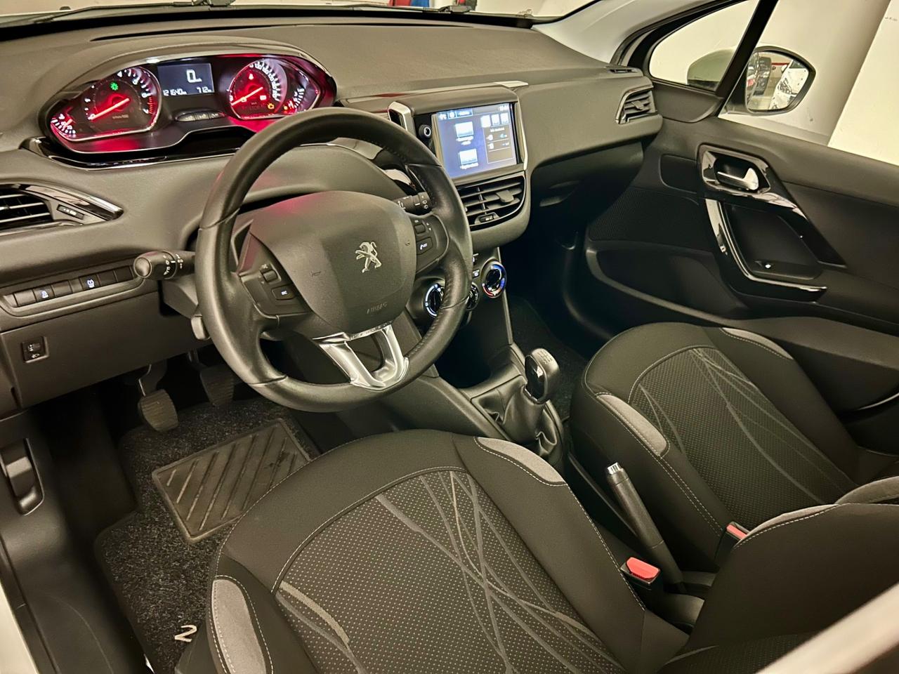 Peugeot 208 PureTech 82 5 porte Allure
