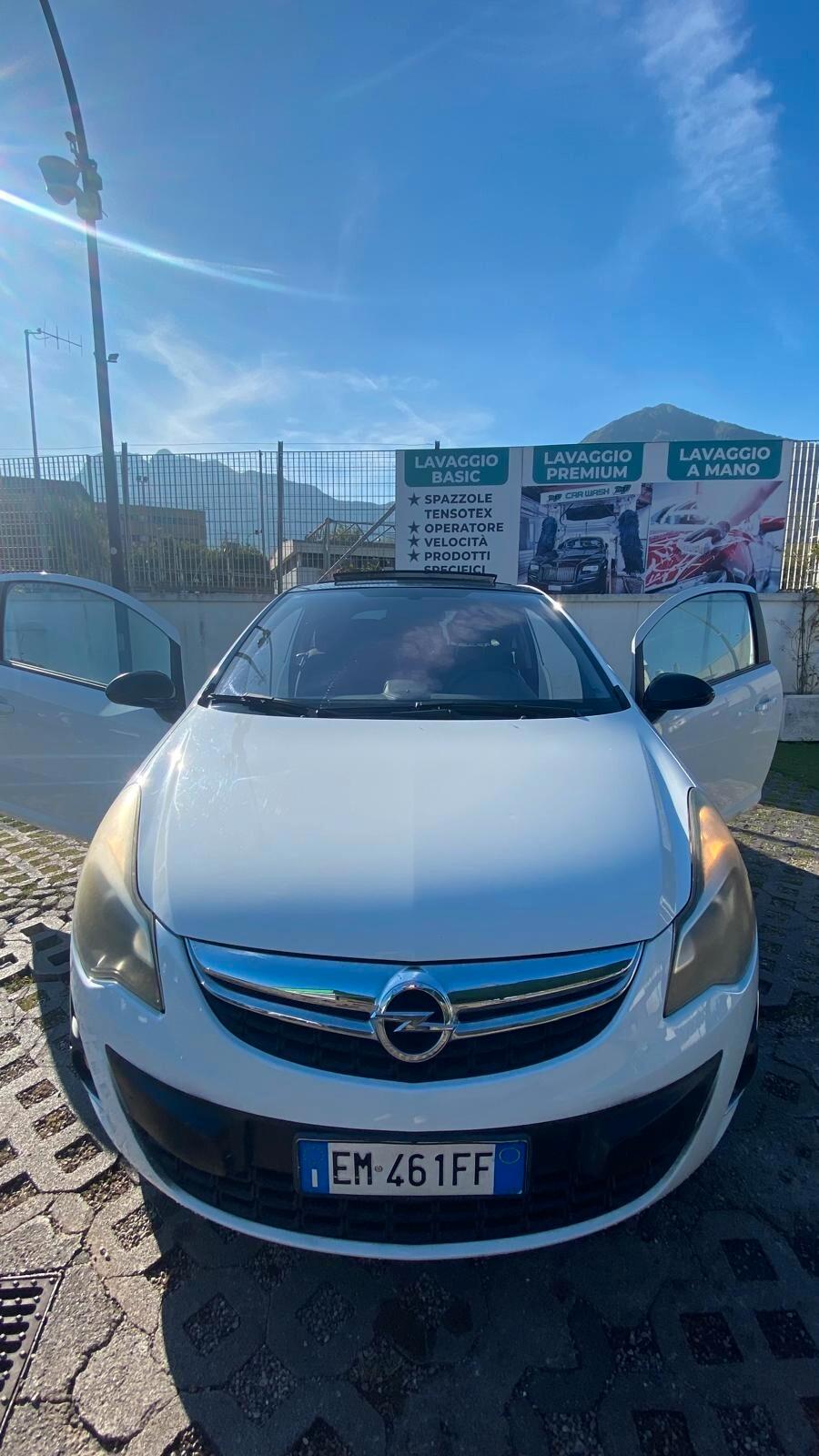 Opel Corsa 1.4 16V 3 porte b-color