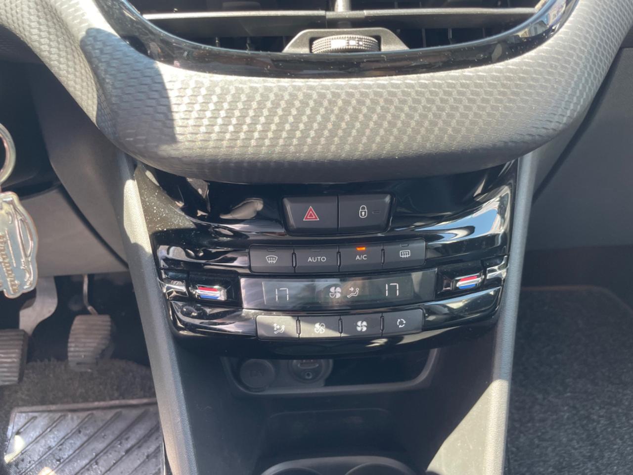 Peugeot 2008 1.6 e-HDi 115 CV Stop&Start Féline
