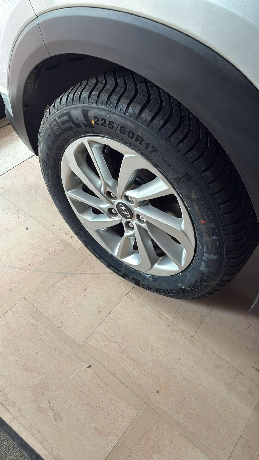 Hyundai Tucson 1.7CRDi perfetta garantita-16