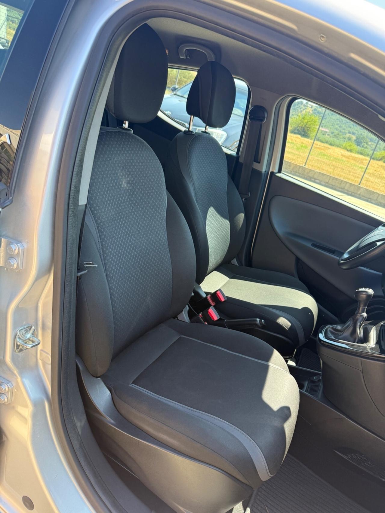 Lancia Ypsilon 1.3 MJT 16V 95 CV 5 porte 12/2015