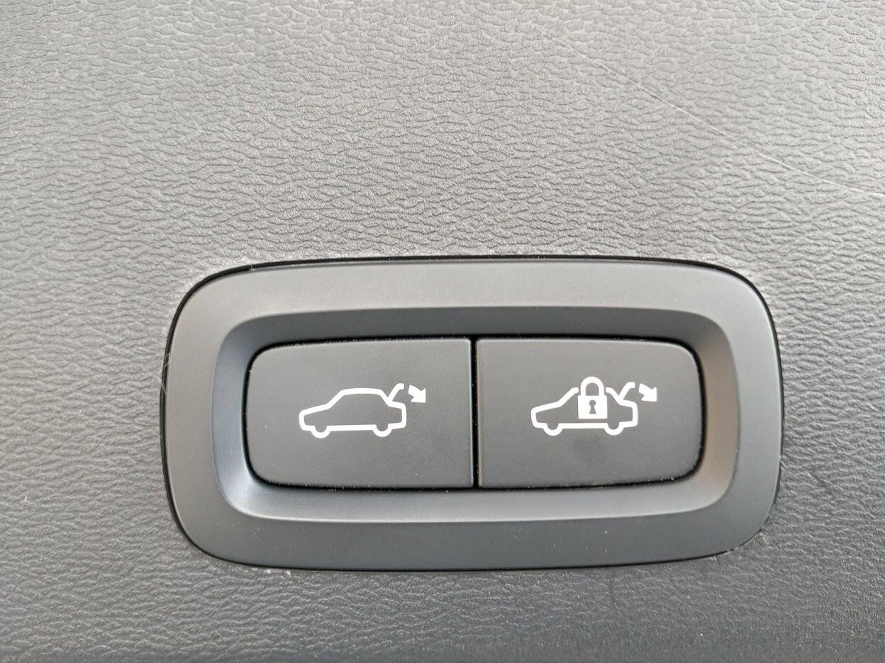 Volvo XC40 1.5 t4 Plug-in Hybrid automatico Ultimate Dark