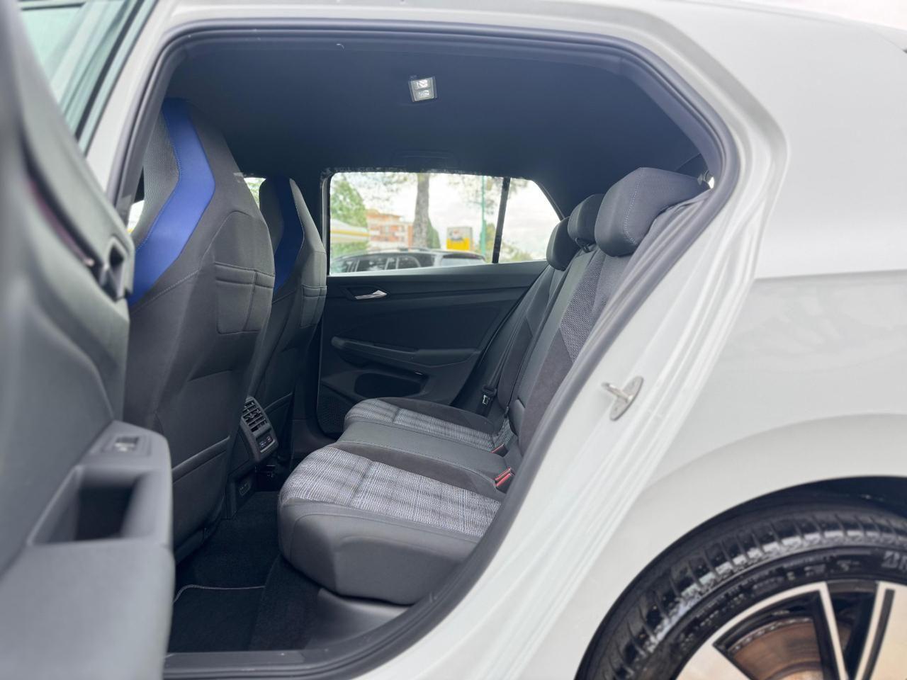 VOLKSWAGEN Golf GTE 245cv Finanziabile