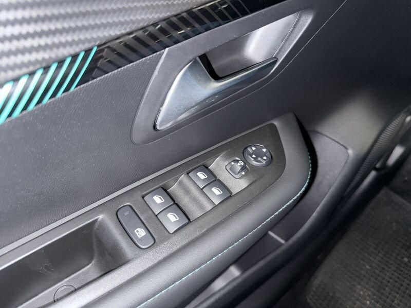 Peugeot 208 motore elettrico 136 CV 5 porte Allure