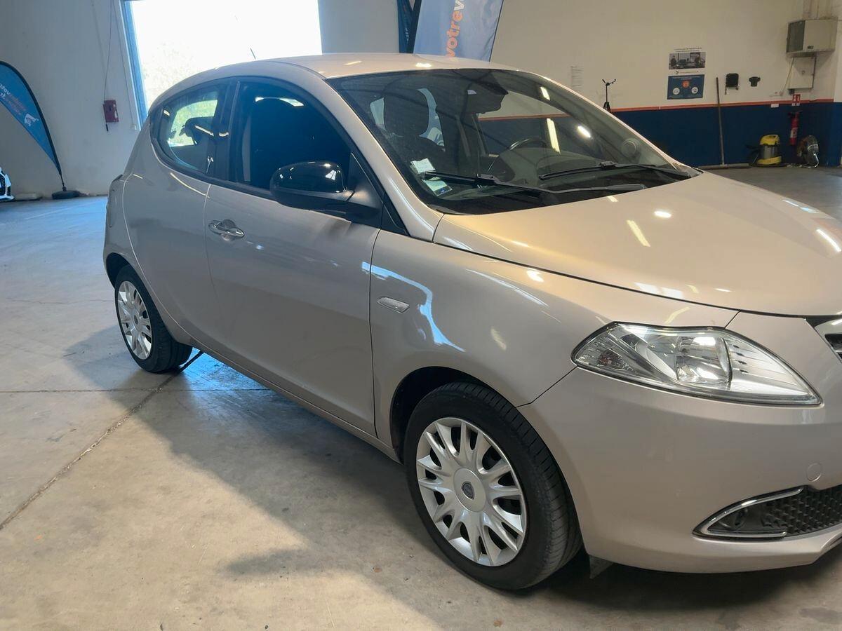 Lancia Ypsilon 1.2 69 CV 5 porte S&S Silver