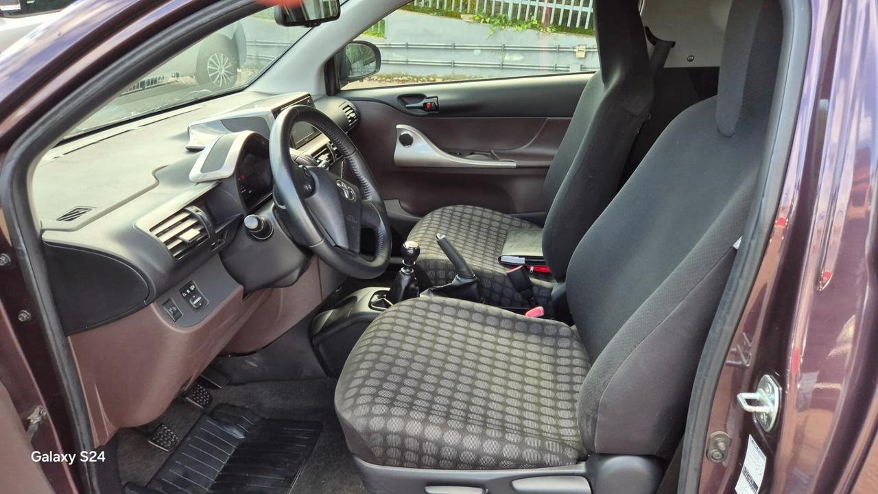 Toyota iQ 1.0 CVT Lounge