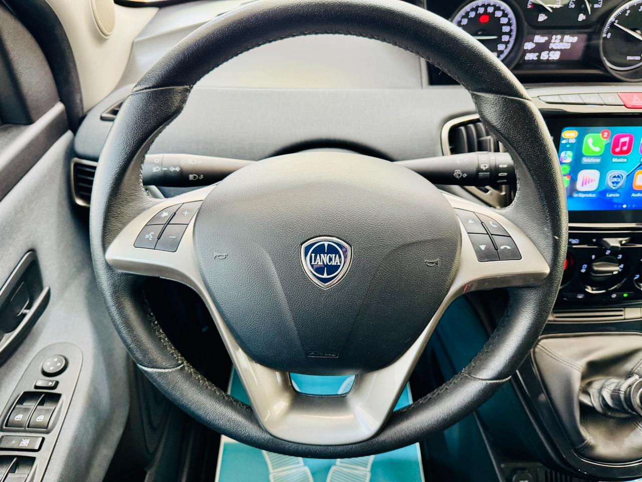 Lancia Ypsilon 1.0 Hybrid Silver / CarPlay S&S