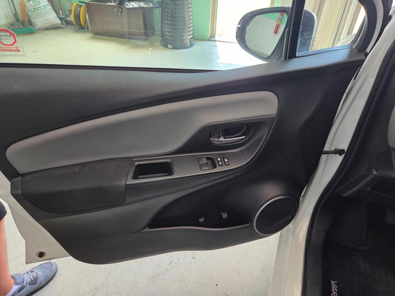Toyota Yaris 1.0 5 porte Lounge unico proprietario