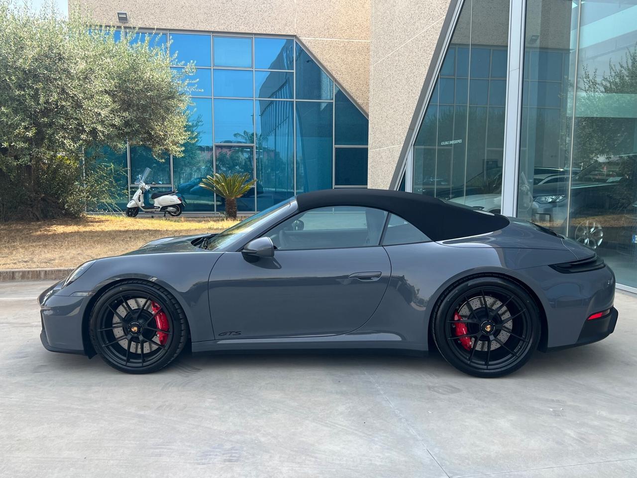 Porsche 911 Carrera 4 GTS Cabriolet - possibilità noleggio no scoring
